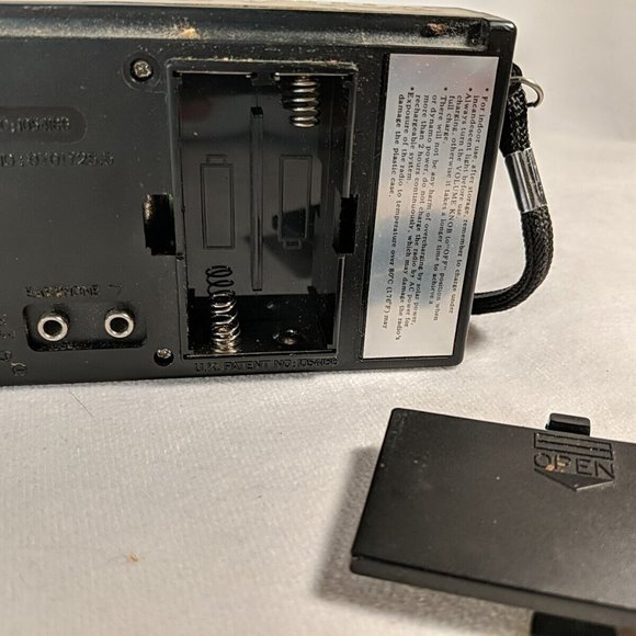 Dynamo & Solar Radio FM AM Receiver Solar Powered Hand Crank Battery - Picture 7 of 7